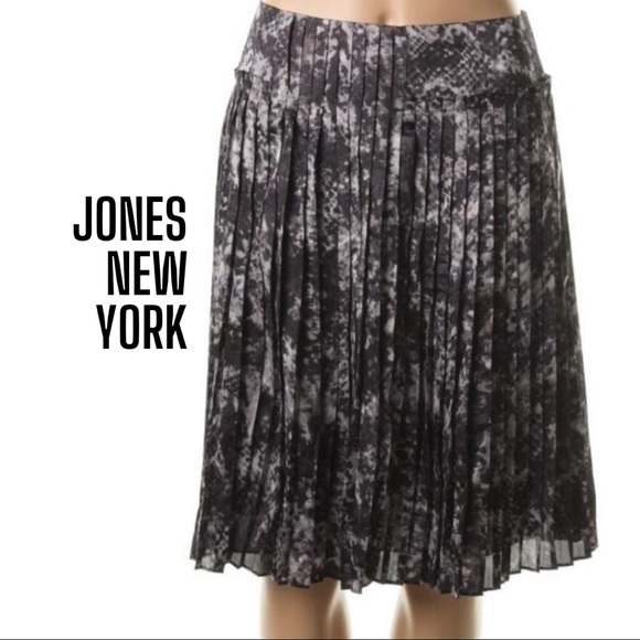Jones New York NEW Petites Black Gray Multi Satin Printed Pleated Skirt, 12P - Picture 1 of 1
